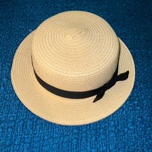 Charming beachy and stylish hat. NEVER WORN!